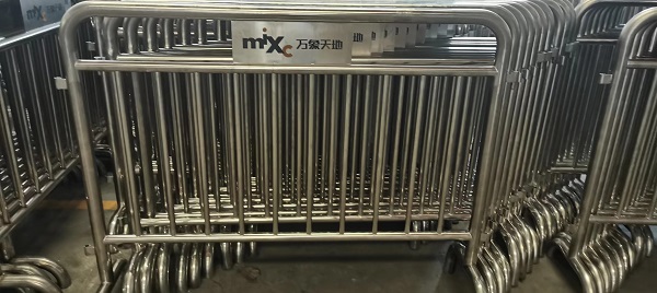 鐵馬護(hù)欄案例——深圳華潤(rùn)萬(wàn)家萬(wàn)象天地商超